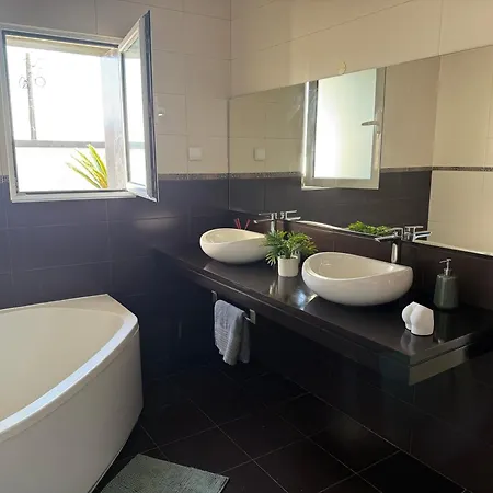 Casa de hóspedes Almare Calhetas